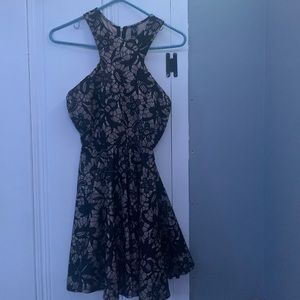 Windsor short party dress!! is cream and black in person❣️